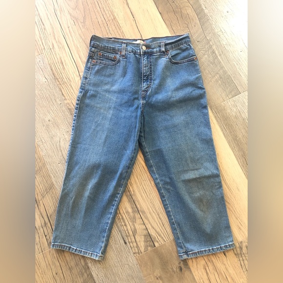 Perfectly Slimming Levi’s Cropped Denim Jeans 12 - Picture 13 of 13